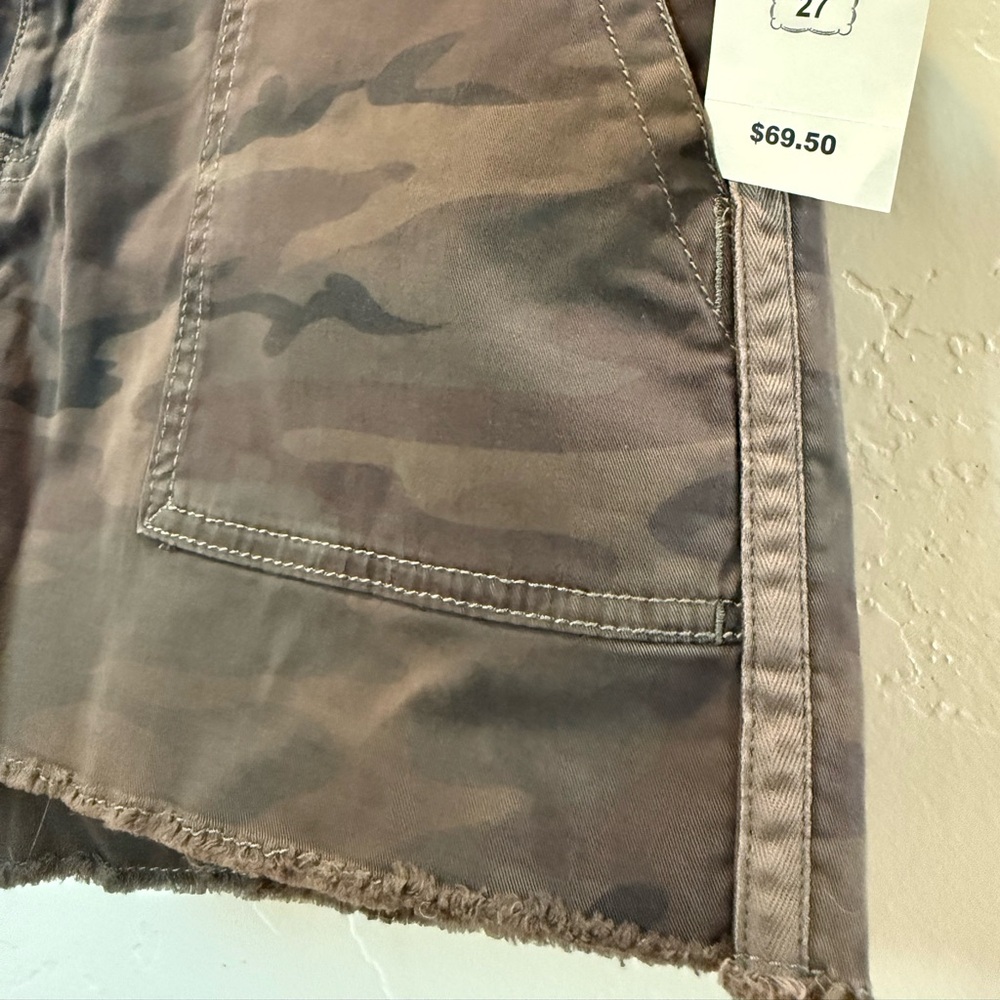 NWT Lucky Brand Camo Shorts with side stripe  Size 27
